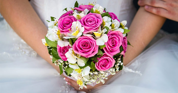 bride with pink bouquet